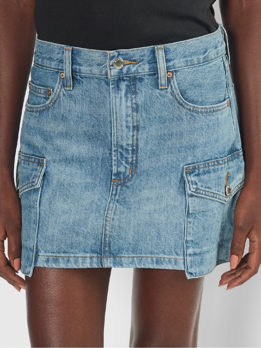 NWOT Aritzia Denim Forum 90’s Mid-rise Cargo Denim Mini Skirt 27